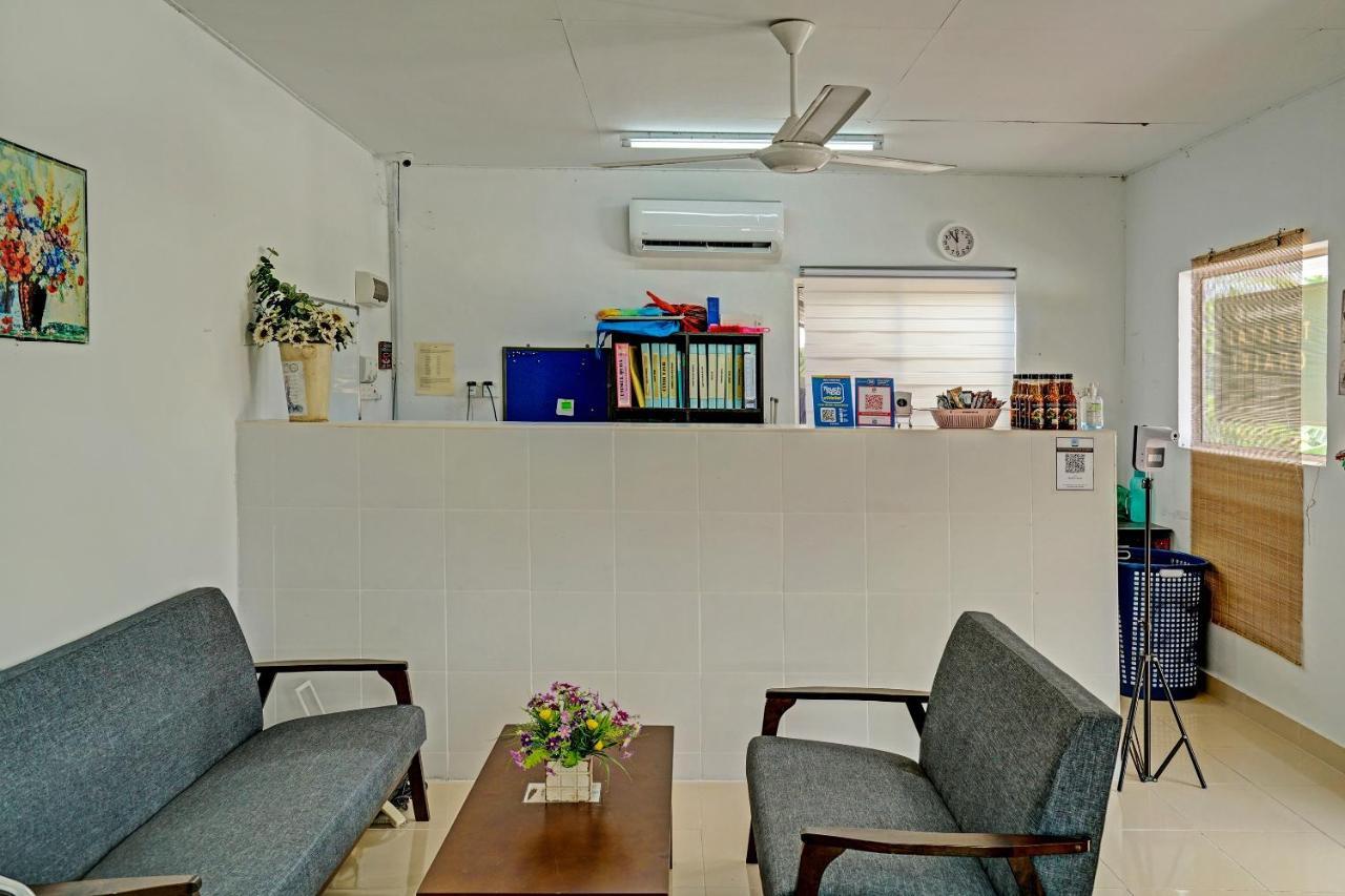 Capital O 90423 Teratai Chalet Otel Kampong Raja Dış mekan fotoğraf
