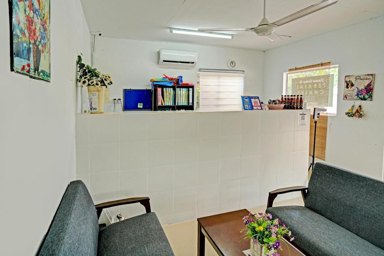 Capital O 90423 Teratai Chalet Otel Kampong Raja Dış mekan fotoğraf