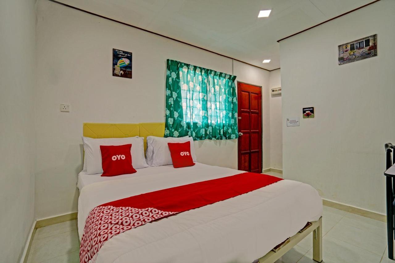 Capital O 90423 Teratai Chalet Otel Kampong Raja Dış mekan fotoğraf