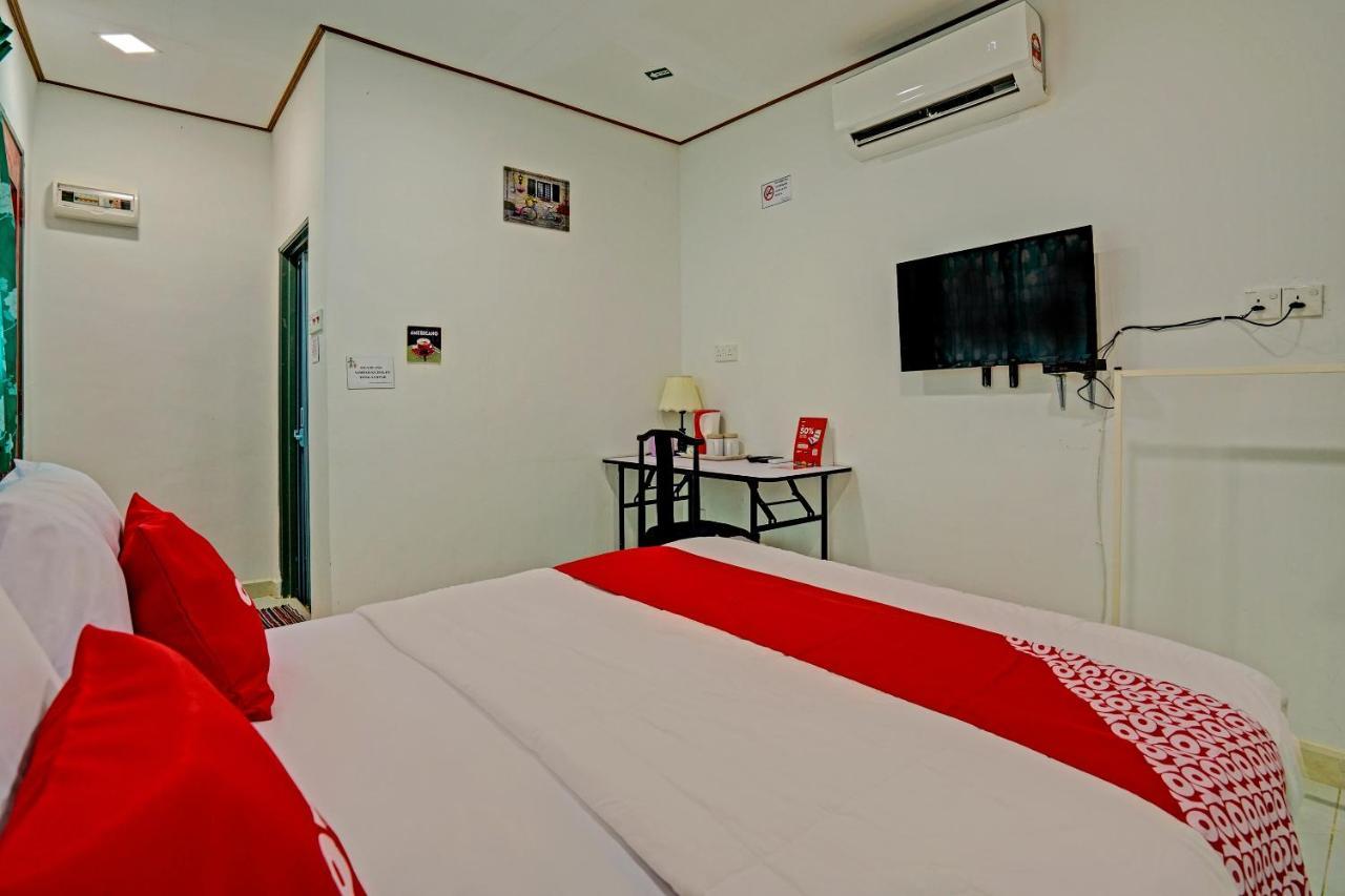 Capital O 90423 Teratai Chalet Otel Kampong Raja Dış mekan fotoğraf