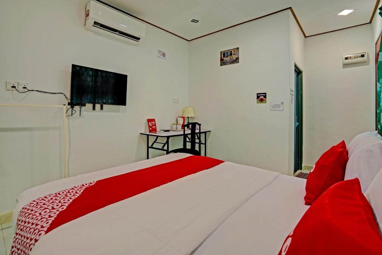 Capital O 90423 Teratai Chalet Otel Kampong Raja Dış mekan fotoğraf