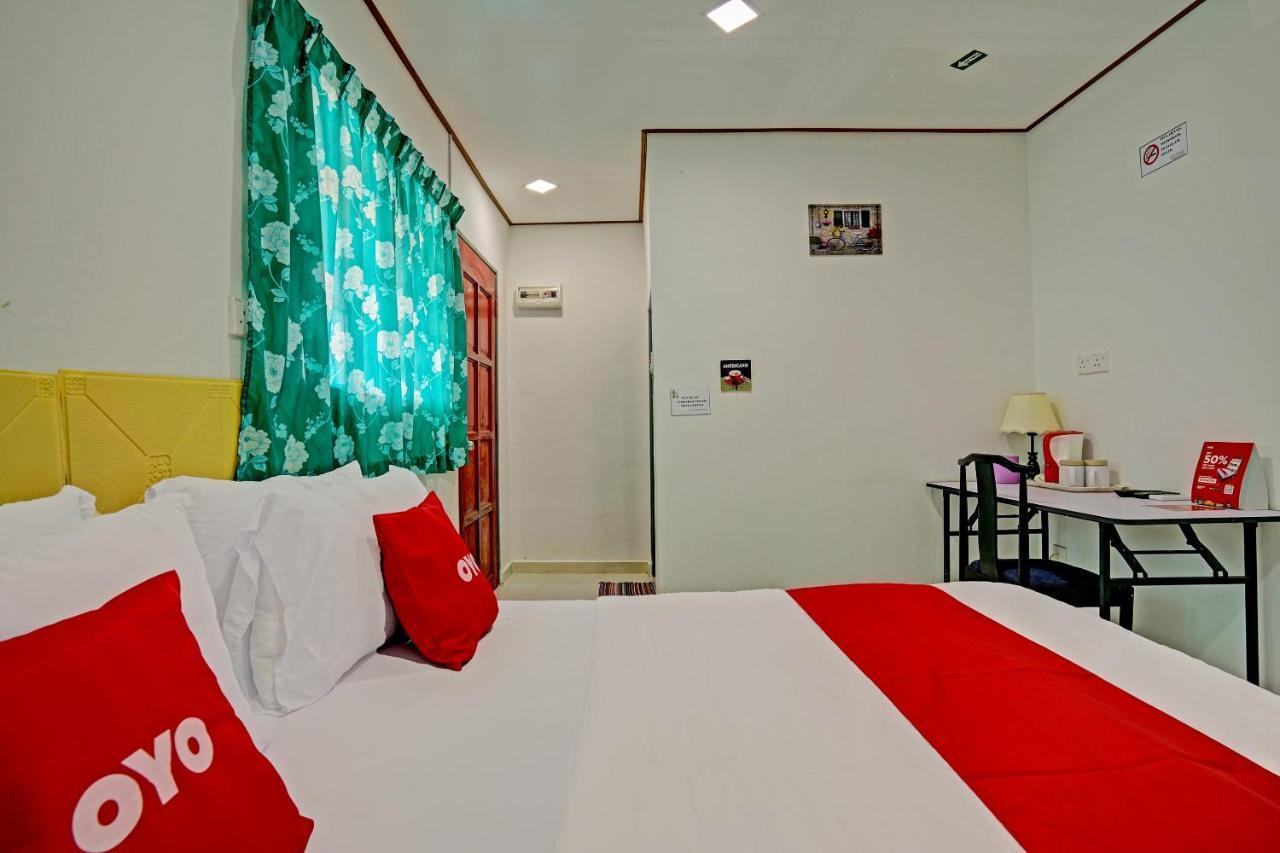 Capital O 90423 Teratai Chalet Otel Kampong Raja Dış mekan fotoğraf