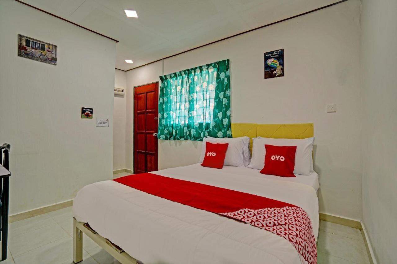 Capital O 90423 Teratai Chalet Otel Kampong Raja Dış mekan fotoğraf