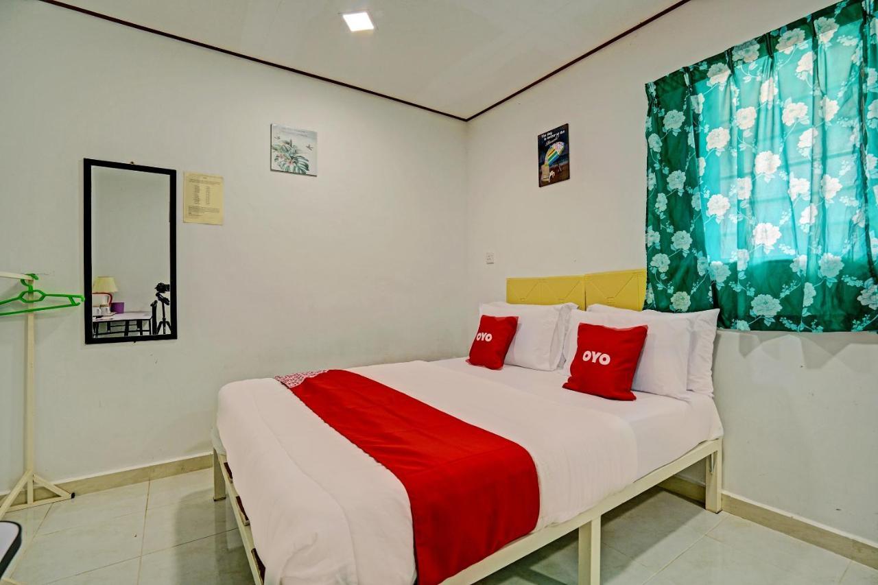 Capital O 90423 Teratai Chalet Otel Kampong Raja Dış mekan fotoğraf