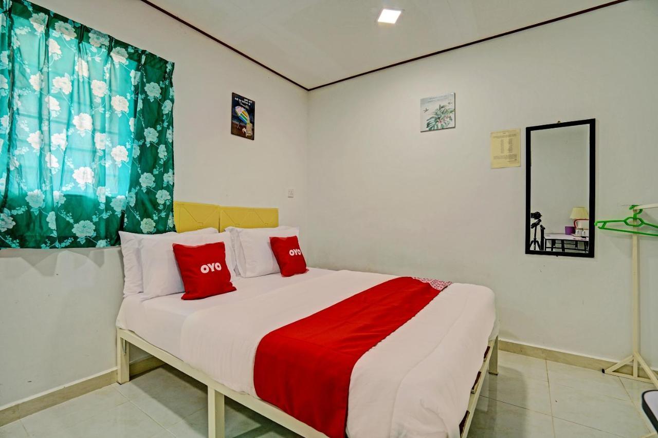 Capital O 90423 Teratai Chalet Otel Kampong Raja Dış mekan fotoğraf